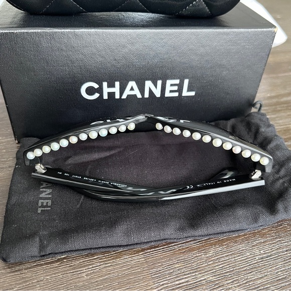 Chanel sunglasses with interior pearl accent. EXCELLENT used condition. - Picture 3 of 8